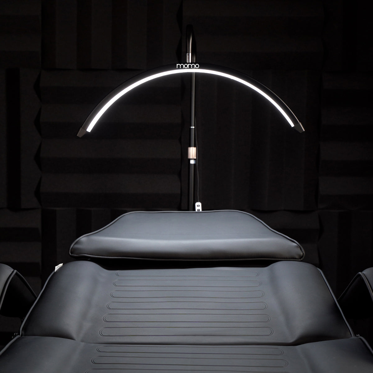 Eyelash treatment lamp MOMO MX6 black