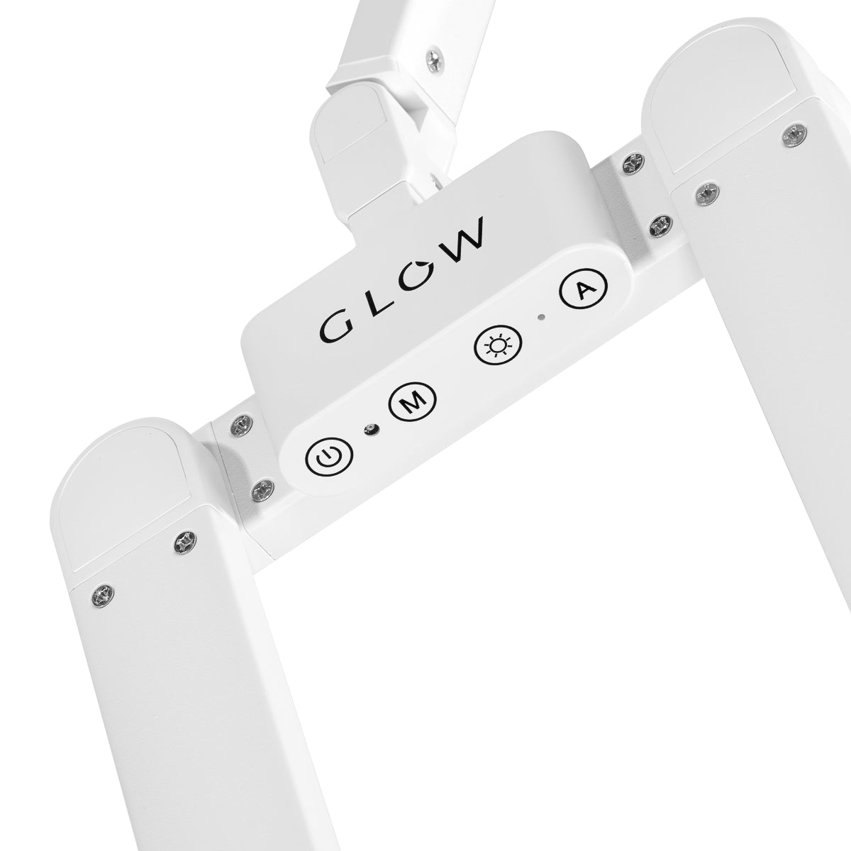 Glow L04 lamp in use during a manicure
