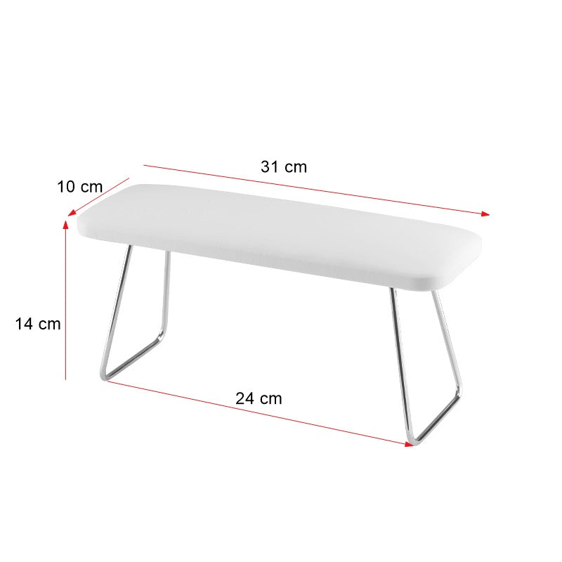 Momo 4-M hand rest in use during a manicure