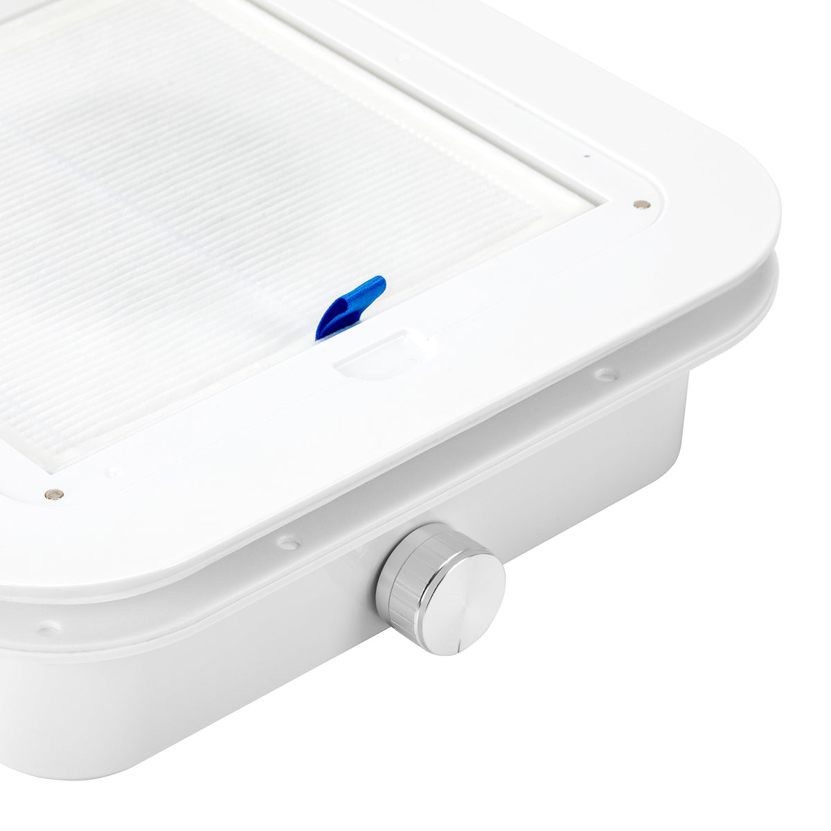 Momo P30 built-in extractor in use during a manicure